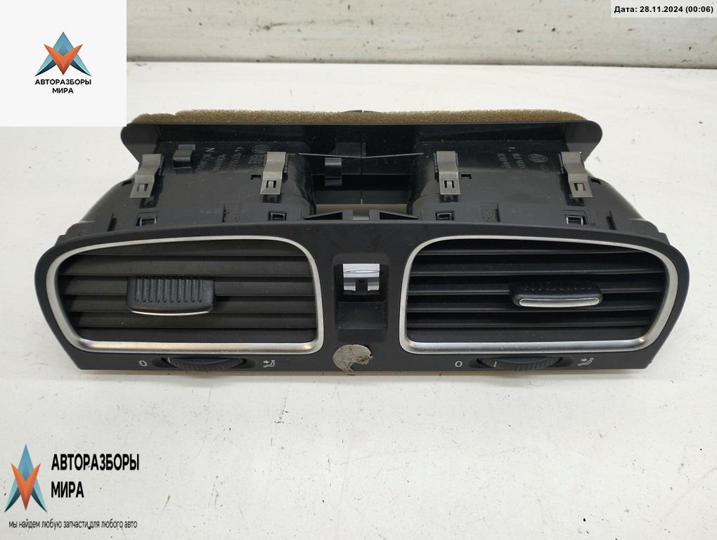 дефлектор обдува салона Volkswagen Golf 6 поколение 2011, 2.0 л., дизель, МКПП, чёрный, универсал, 5K0815735D - фото №1