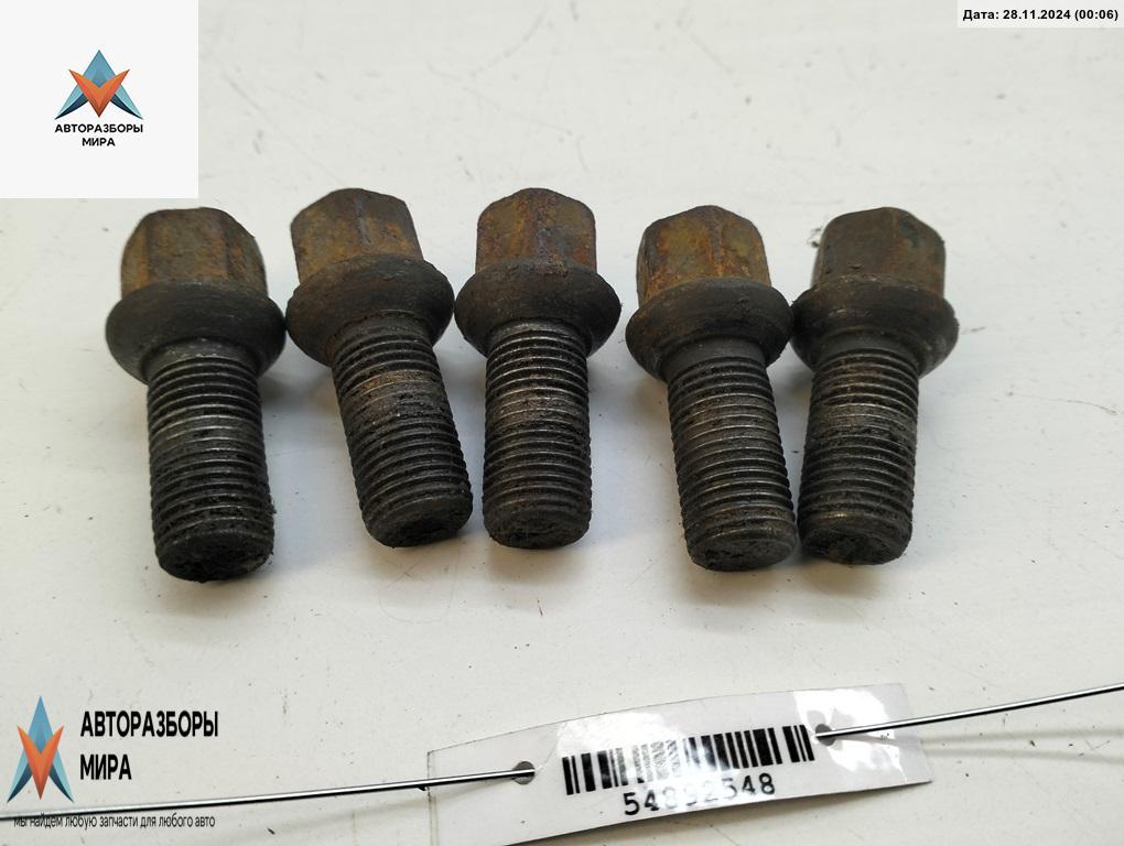 болт колесный Volkswagen Golf 4 поколение 2000, 1.4 л., бензин, МКПП, красный, хетчбэк 5 дв., 8D0601139D - фото №1