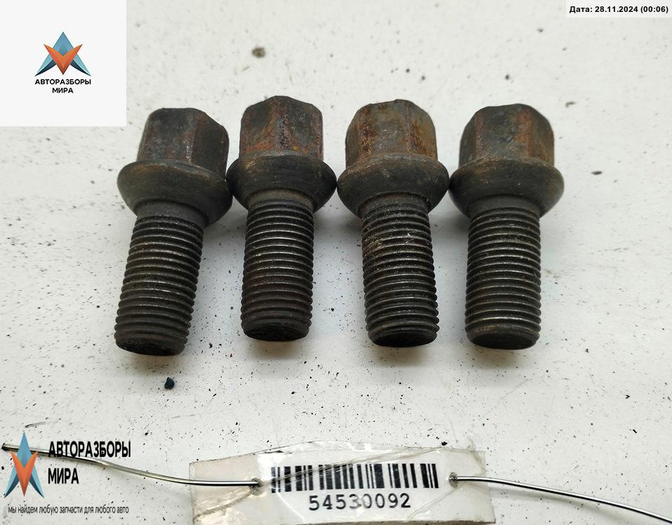 болт колесный Volkswagen Passat B5 1998, 1.8 л., бензин, МКПП, зелёный, универсал, 8D0601139D - фото №1