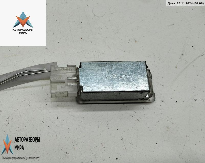 фонарь салона (плафон) Volkswagen Passat B6 2006, 1.6 л., бензин, МКПП, серый, универсал, 7L0947415 - фото №1