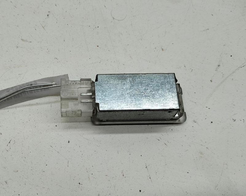 фонарь салона (плафон) Volkswagen Passat B6 2006, 1.6 л., бензин, МКПП, серый, универсал, 7L0947415