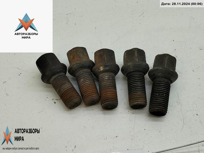 болт колесный Volkswagen Passat B6 2006, 2.0 л., дизель, МКПП, серый, универсал, 8D0601139D - фото №1