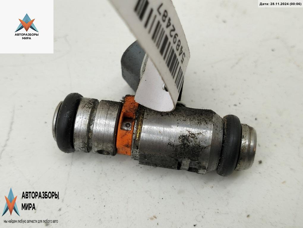 форсунка Volkswagen Golf 4 поколение 2001, 1.4 л., бензин, МКПП, серый, хетчбэк 5 дв., 036031G - фото №1