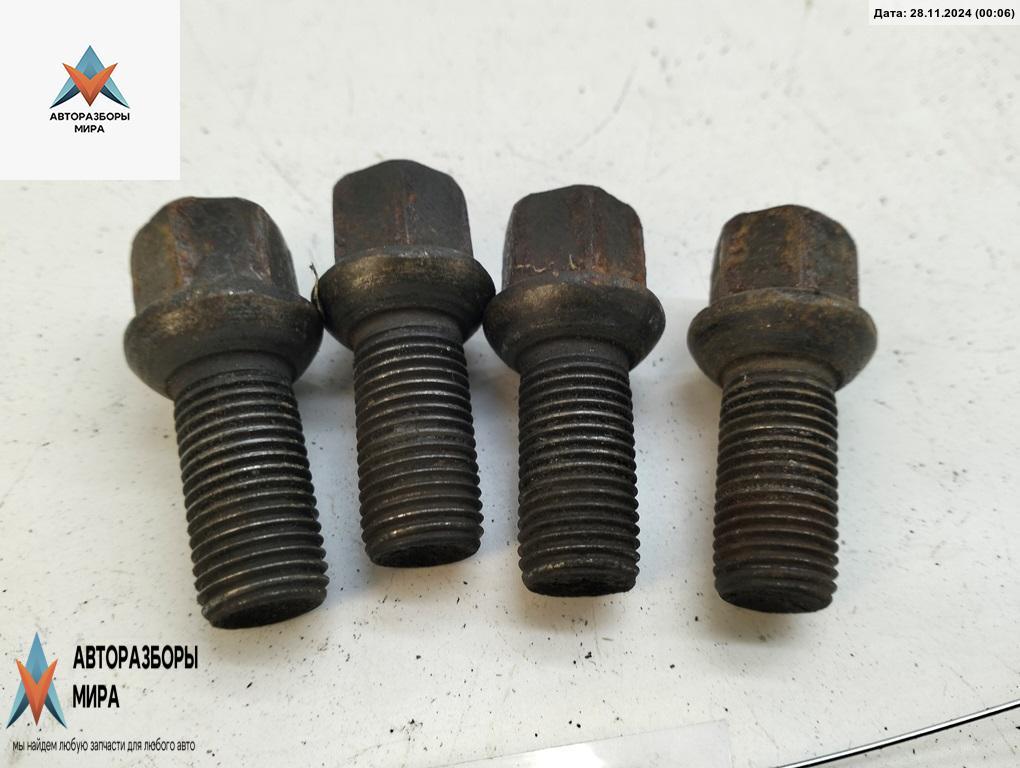 болт колесный Volkswagen Passat B5 1998, 1.8 л., бензин, МКПП, зелёный, универсал, 8D0601139D - фото №1