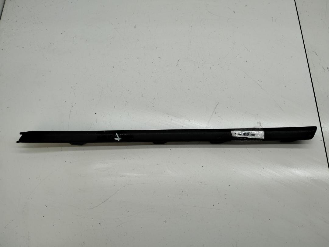 молдинг заднего бампера Volkswagen Passat B6 2006, 2.0 л., дизель, МКПП, серый, универсал, 3C9807460