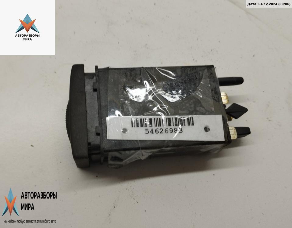 кнопка обогрева заднего стекла Audi A4 B5 1997, 1.8 л., бензин, АКПП, красный, седан, 4D0941503B - фото №1