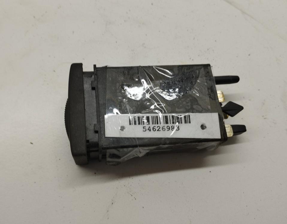 кнопка обогрева заднего стекла Audi A4 B5 1997, 1.8 л., бензин, АКПП, красный, седан, 4D0941503B
