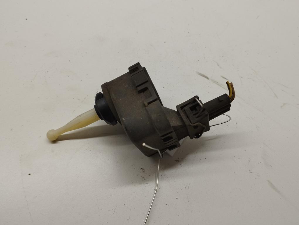 корректор фар Audi A4 B5 1997, 1.8 л., бензин, АКПП, красный, седан, 4D0941295