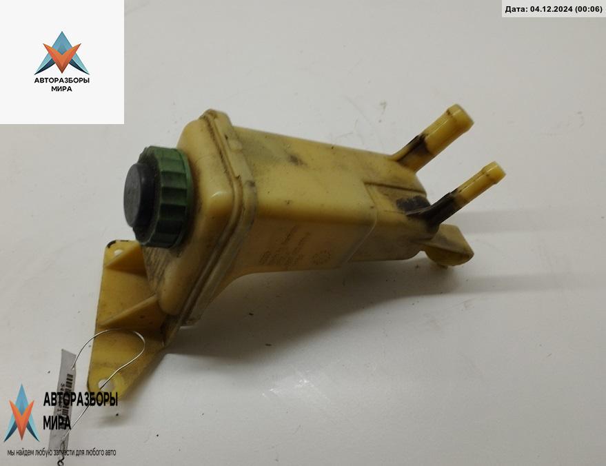 Бачок гидроусилителя Audi A4 B5 1995, 1.8 л., бензин, 8D0422373C - фото №1