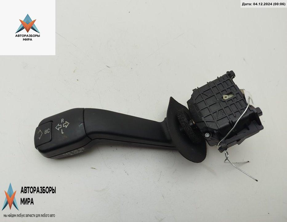 переключатель поворотов BMW 5 серия E39 1997, 2.5 л., бензин, МКПП, серый, универсал, 8352172 - фото №1