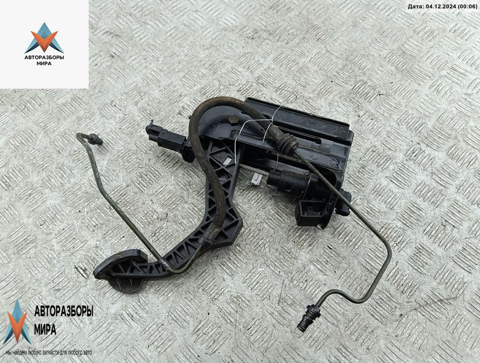 цилиндр сцепления главный Volkswagen Golf 4 поколение 1999, 1.6 л., бензин, МКПП, серый, универсал - фото №1