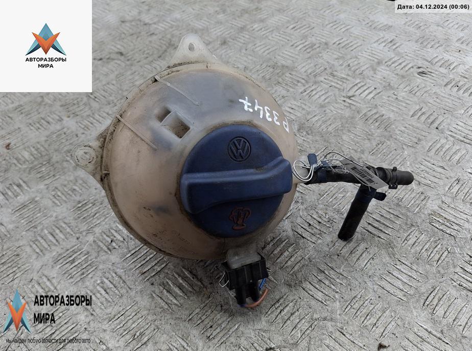 бачок расширительный Volkswagen Golf 3 поколение 1997, 1.6 л., бензин - фото №1
