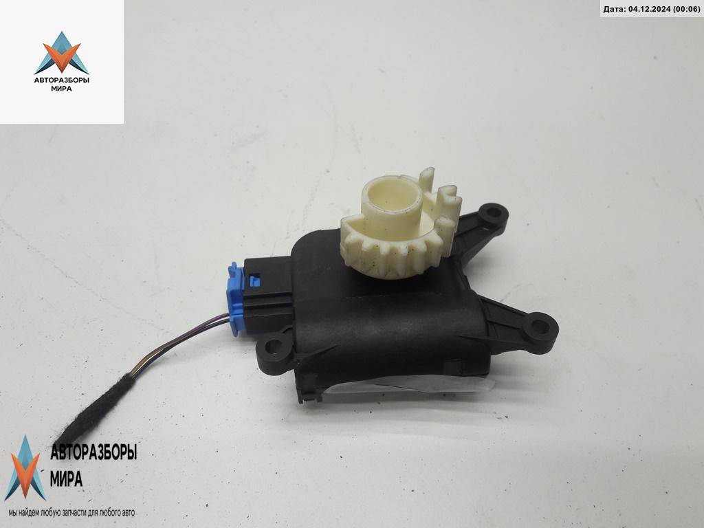 моторчик заслонки печки Volkswagen Caddy 3 поколение 2005, 2.0 л., дизель, МКПП, белый, фургон, 0132801336 - фото №1