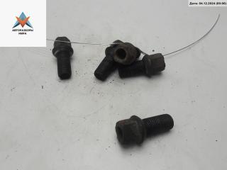 болт колесный Volkswagen Golf 4 поколение 1999, 1.6 л., бензин, МКПП, зелёный, хетчбэк 5 дв.