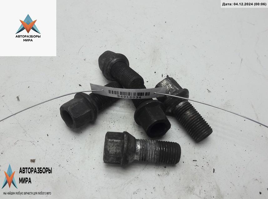 болт колесный Volkswagen Golf 4 поколение 2001, 1.4 л., бензин, МКПП, серый, хетчбэк 5 дв. - фото №1