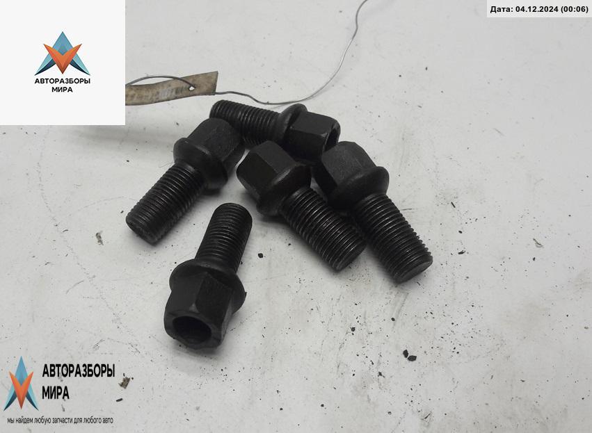 болт колесный Volkswagen Passat B5 1999, 1.8 л., бензин, МКПП, синий, универсал - фото №1