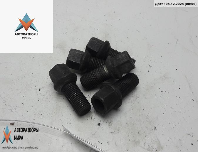 болт колесный Volkswagen Golf 4 поколение 2001, 1.4 л., бензин, МКПП, серый, хетчбэк 5 дв. - фото №1