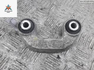 крепление стабилизатора / втулки стабилизатора Volkswagen Passat B5 [рестайлинг] 2001, 2.0 л., бензин, МКПП, синий, универсал, 4D0411317K