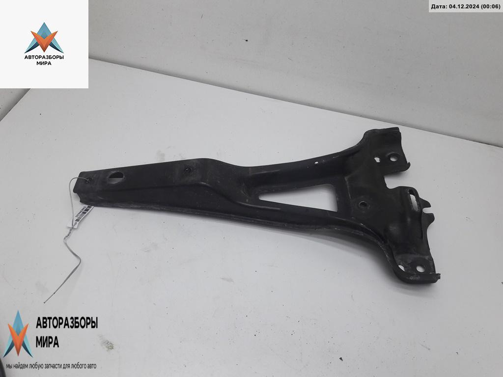 кронштейн (крепление) Volkswagen Golf 4 поколение 1999, 1.6 л., бензин, МКПП, зелёный, хетчбэк 5 дв. - фото №1