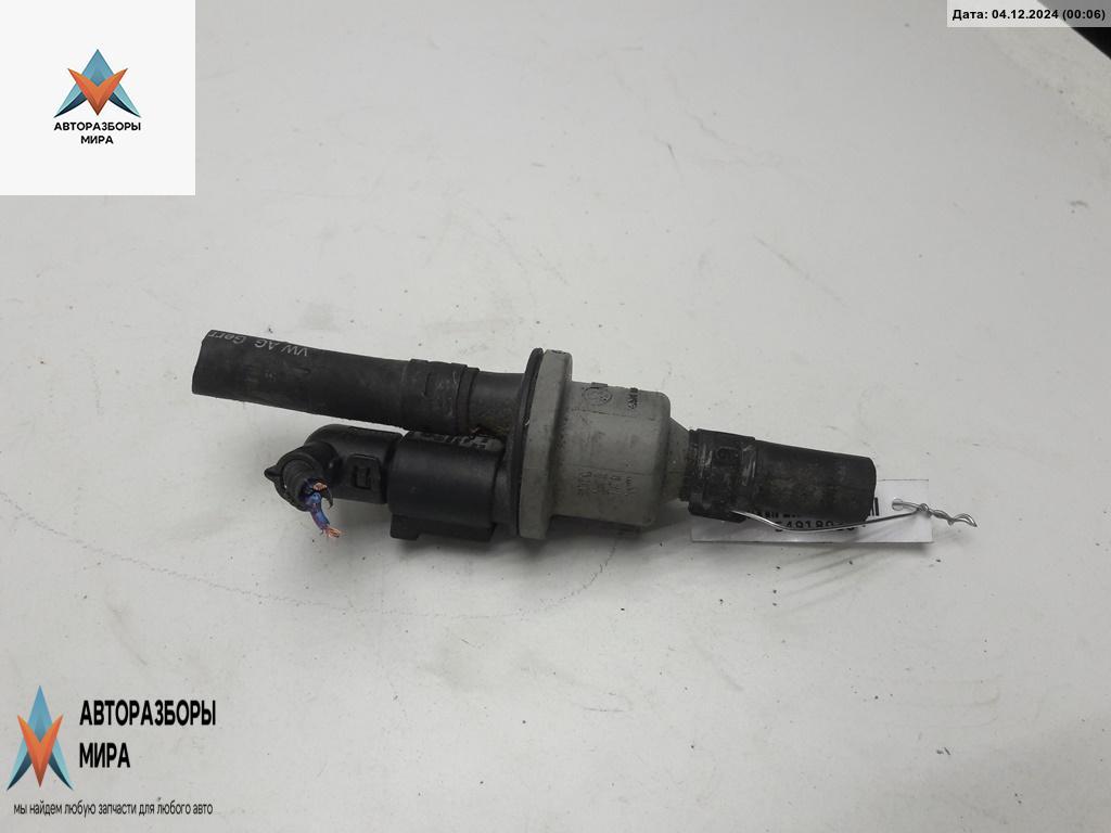 клапан вакуумного управления Volkswagen Golf 5 поколение 2005, 1.6 л., бензин, МКПП, синий, хетчбэк 5 дв., DC2 - фото №1