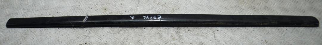 молдинг двери передней правой Opel Astra G 2004, 2.2 л., бензин, МКПП, чёрный, купе - фото №1
