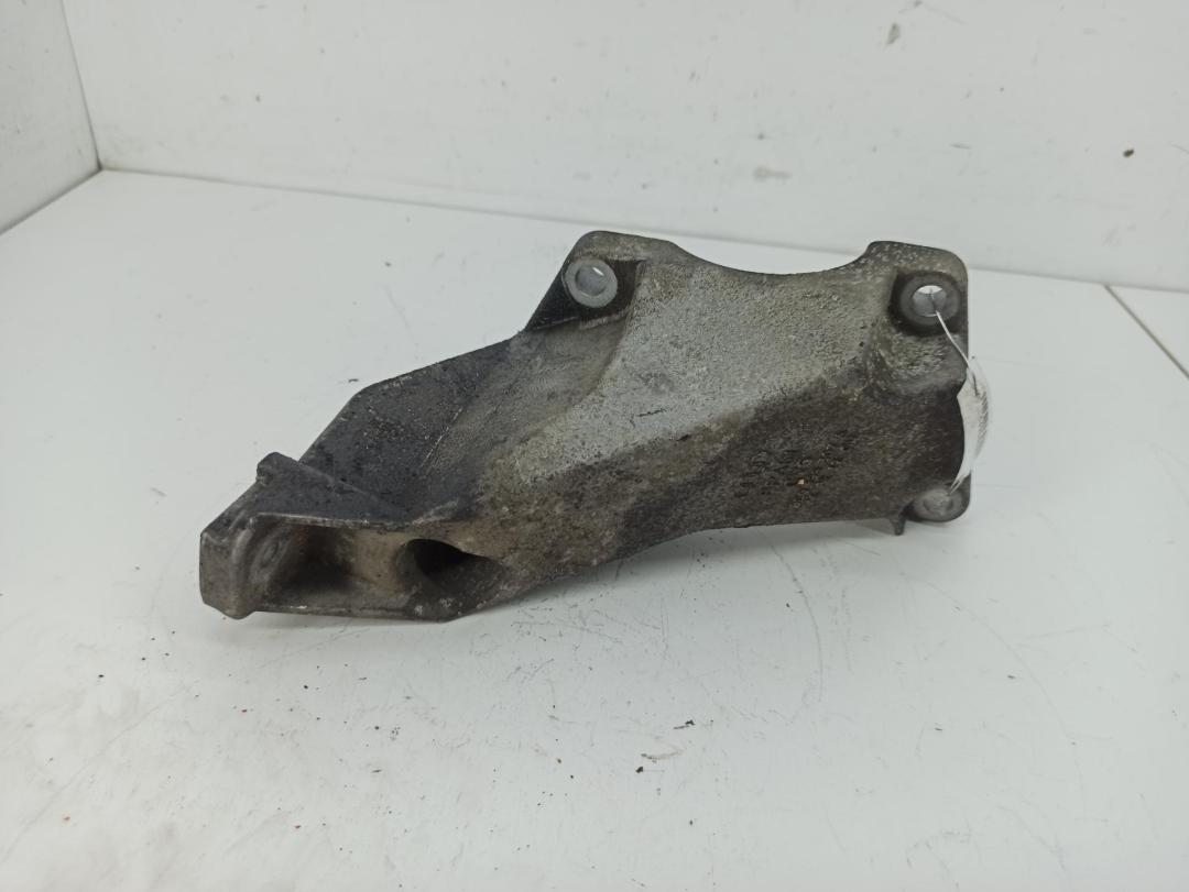 кронштейн двигателя Audi A4 B7 2005, 2.0 л., TFSI, бензин, АКПП, серый, универсал, 8E0199307A - фото №1