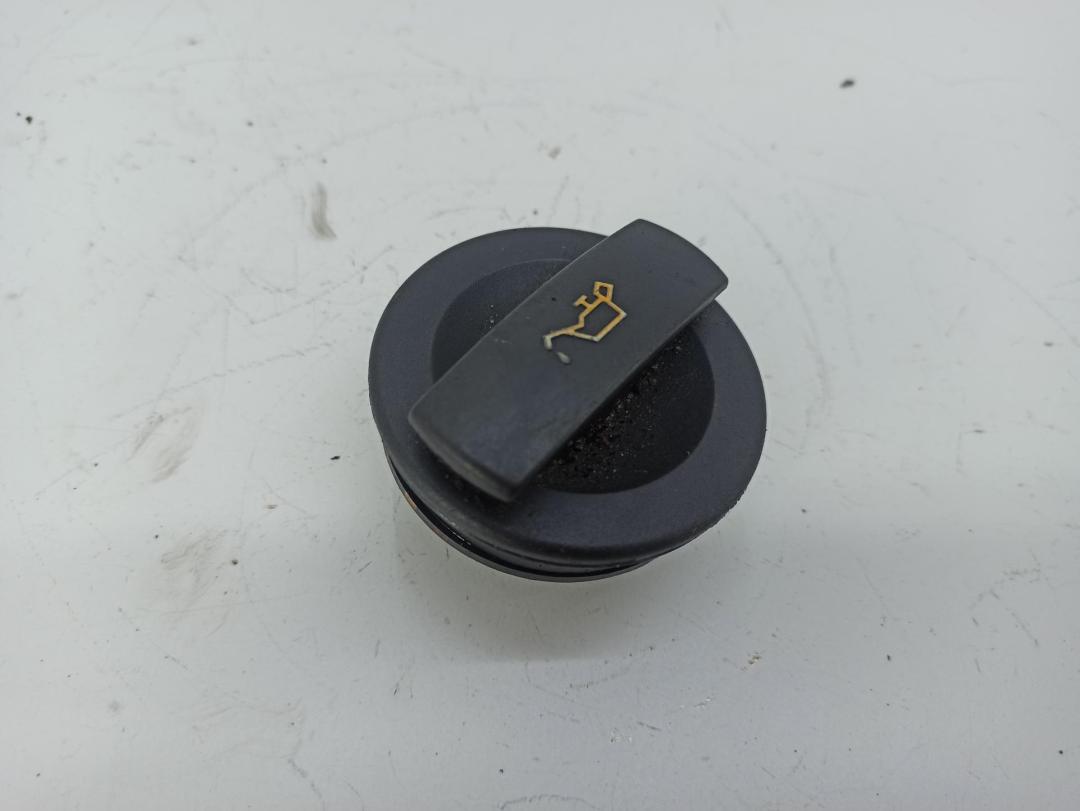 пробка маслозаливная Audi A4 B7 2005, 2.0 л., TFSI, бензин, АКПП, серый, универсал, 06C103485L
