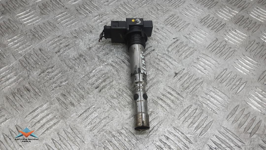 катушка зажигания Volkswagen Polo 4 поколение 2004, 1.2 л., бензин, МКПП, хетчбэк 5 дв. - фото №1