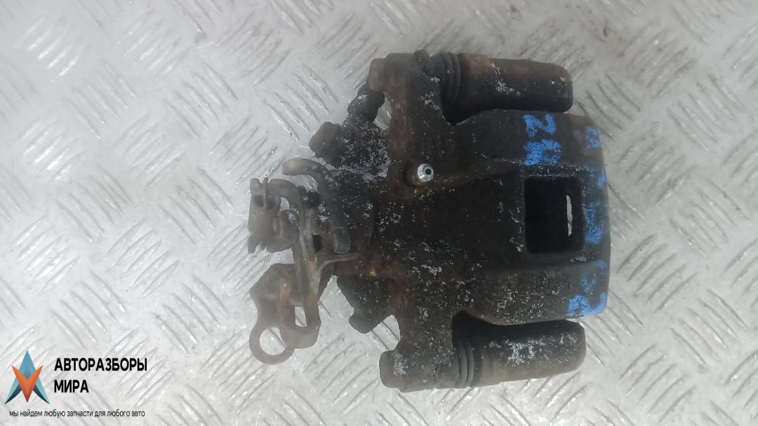 суппорт задний правый Mitsubishi Outlander 3 поколение 2013, 2.2 л., дизель, МКПП, внедорожник 5 дв. - фото №1