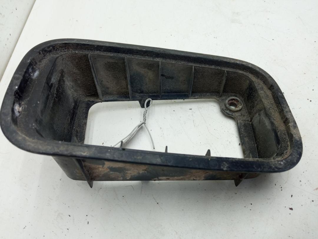 рамка фары противотуманной левой Mitsubishi Lancer 2004, 2.0 л., бензин, МКПП, синий, универсал, MR379311