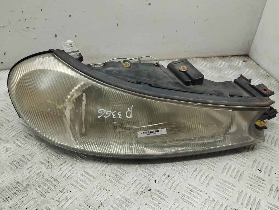 фара правая Ford Mondeo II 2000, 1.8 л., бензин, МКПП, синий, универсал, 1305235441