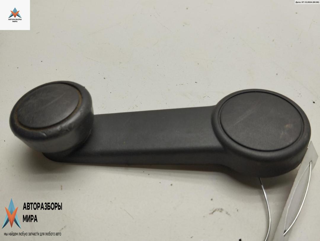 ручка стеклоподъемника Ford Mondeo 2 поколение 2000, 1.8 л., бензин, МКПП, синий, универсал, 93BBF3342AB - фото №1