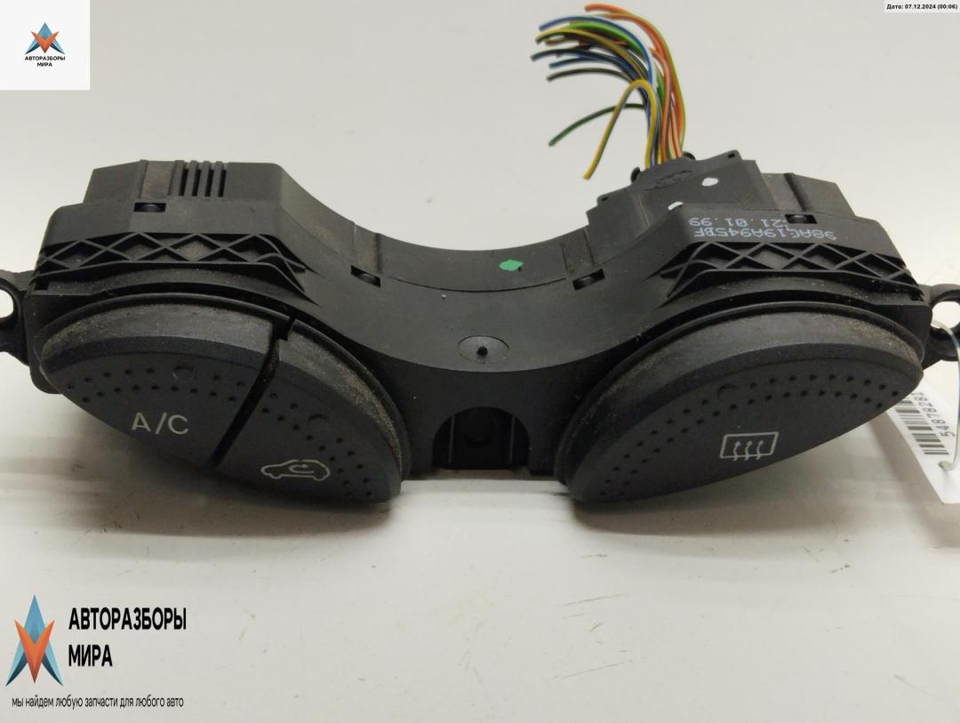 кнопка обогрева заднего стекла Ford Focus 1 поколение 1999, 1.8 л., бензин, МКПП, серый, хетчбэк 5 дв., 98AC19A945BF - фото №1