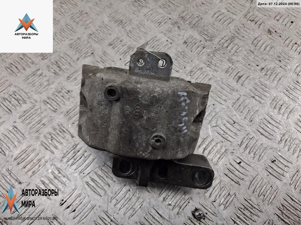 подушка крепления КПП Volkswagen Golf 4 поколение 2000, 2.0 л., бензин, МКПП, чёрный, универсал, 1J0109262BF - фото №1