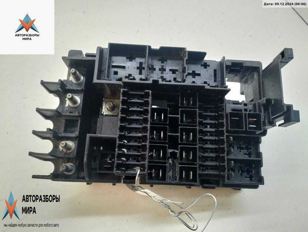блок предохранителей Volkswagen Passat B7 2012, 2.5 л., бензин, АКПП, синий, седан, 5C0937819Q - фото №1