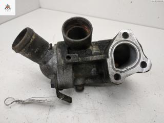 корпус термостата Mitsubishi Carisma 1 поколение [рестайлинг] 2002, 1.6 л., бензин, МКПП, синий, хетчбэк 5 дв.