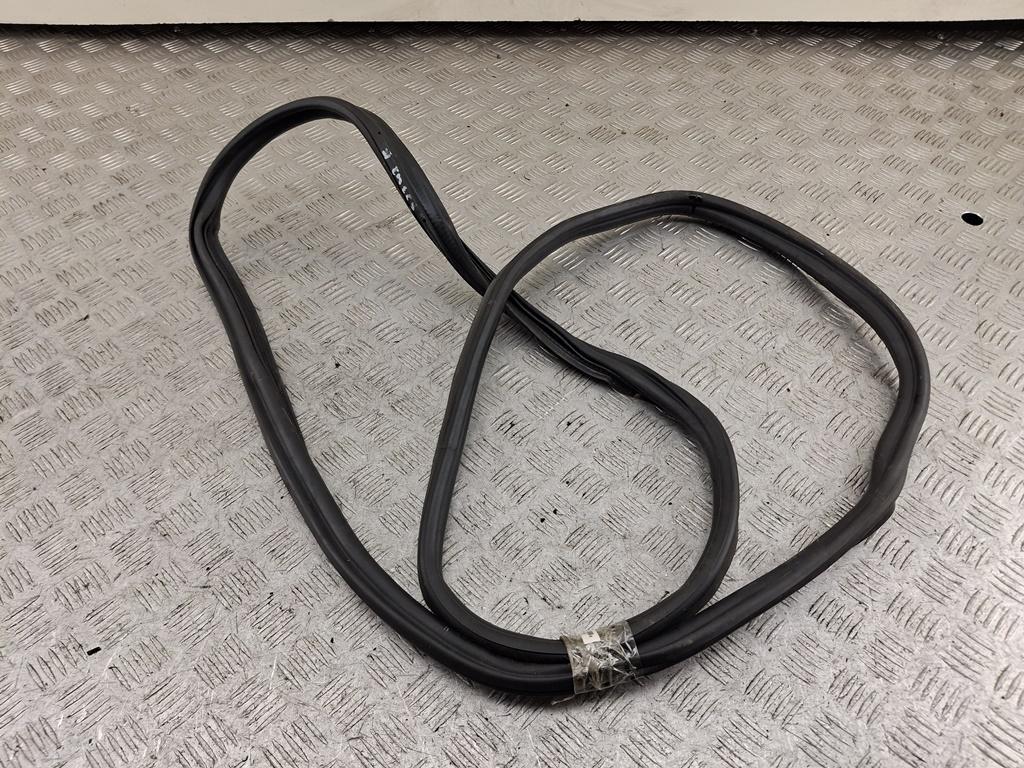 Уплотнитель крышки (двери) багажника Volkswagen Passat B7 USA 2012, 2.5 л., бензин, АКПП, синий, седан