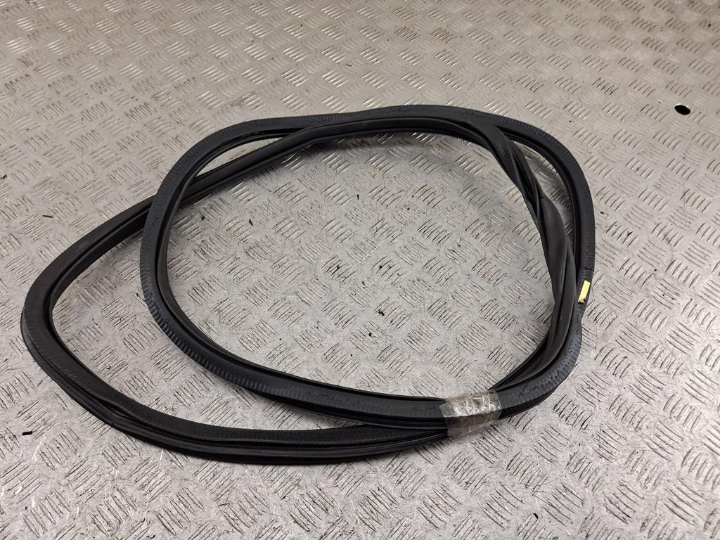уплотнитель двери Volkswagen Passat B7 USA 2012, 2.5 л., бензин, АКПП, синий, седан