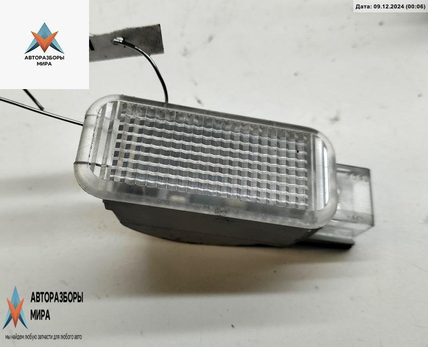 фонарь салона (плафон) Volkswagen Passat B5 1998, 1.8 л., бензин, МКПП, серый, универсал, 3B0947415B - фото №1