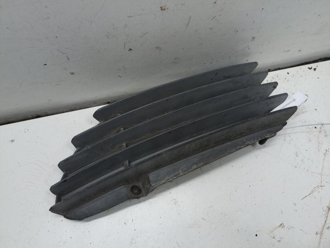 заглушка (решетка) в бампер Opel Omega B 1996, 2.0 л., бензин, МКПП, красный, седан, 90458186