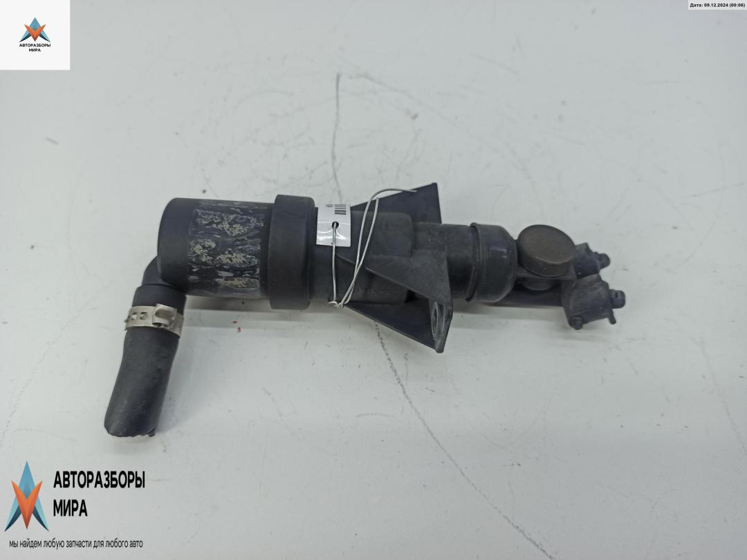 форсунка омывателя фары Audi A6 4B/C5 1998, 2.4 л., бензин, МКПП, серый, универсал, HELLA - фото №1