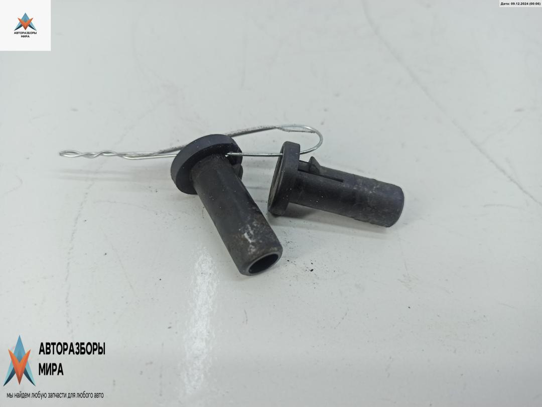 кронштейн радиатора Audi A6 4B/C5 1998, 2.4 л., бензин, МКПП, серый, универсал, 8D0121200 - фото №1