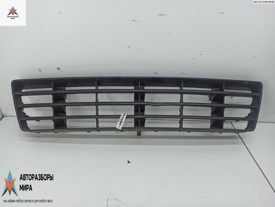 заглушка (решетка) в бампер Audi A6 4B/C5 1998, 2.8 л., бензин, МКПП, серый, универсал, 4B0807683F - фото №1