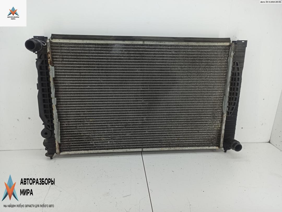 радиатор охлаждения Audi A6 4B/C5 1998, 2.8 л., бензин, МКПП, серый, универсал - фото №1