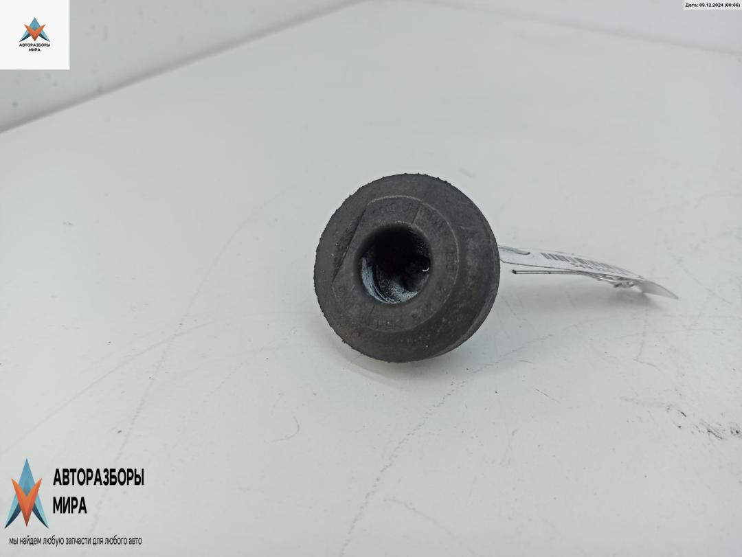 кронштейн радиатора Audi A6 4B/C5 1998, 2.8 л., бензин, МКПП, серый, универсал, 8D0121275 - фото №1