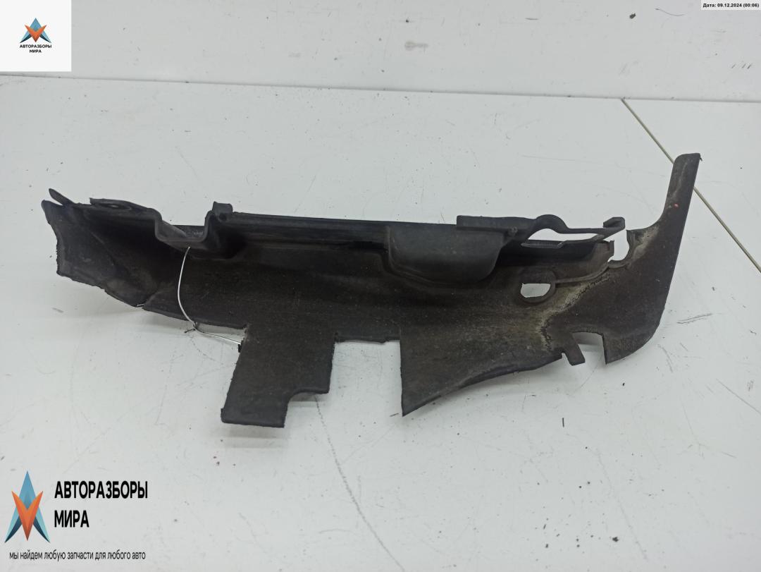 диффузор вентилятора Audi A4 B5 1997, 1.6 л., бензин, МКПП, зелёный, седан, 8D0121283B - фото №1