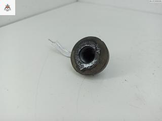 кронштейн радиатора Audi A4 B5 1997, 1.6 л., бензин, МКПП, зелёный, седан, 8D0121275