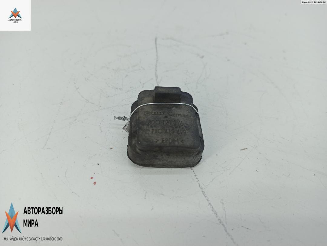 кронштейн радиатора Audi A6 4B/C5 1998, 2.4 л., бензин, МКПП, серый, универсал, 8D0121276 - фото №1