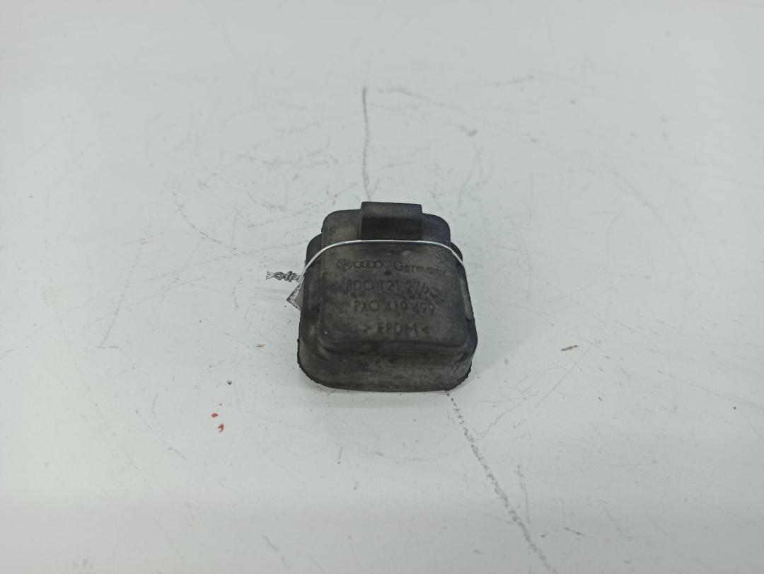 кронштейн радиатора Audi A6 C5 1998, 2.4 л., бензин, МКПП, серый, универсал, 8D0121276