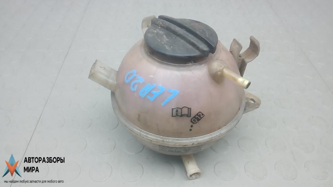 бачок расширительный Volkswagen Passat B6 2009, 2.0 л., TDi, дизель, МКПП, седан - фото №1